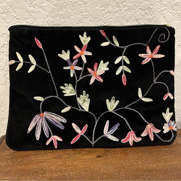Americana by Sharif Velvet Floral Print Embroidered Zipper Closure Large Clutch - Picture 1 of 6